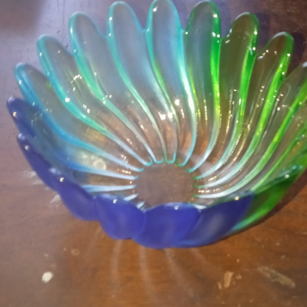 Blown glass dish